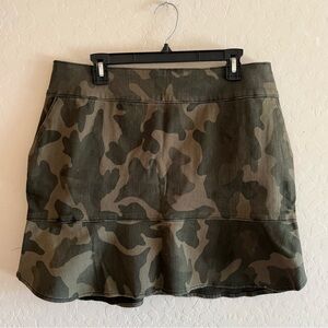 White House Black Market, size 14, camo print flounce skirt